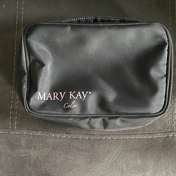 Mary Kay Black Cosmetic Bag Set with Pink Accents - Picture 14 of 15